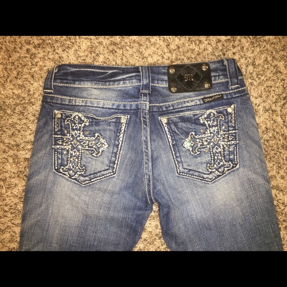 Miss Me rhinestone cross stretch crop capris